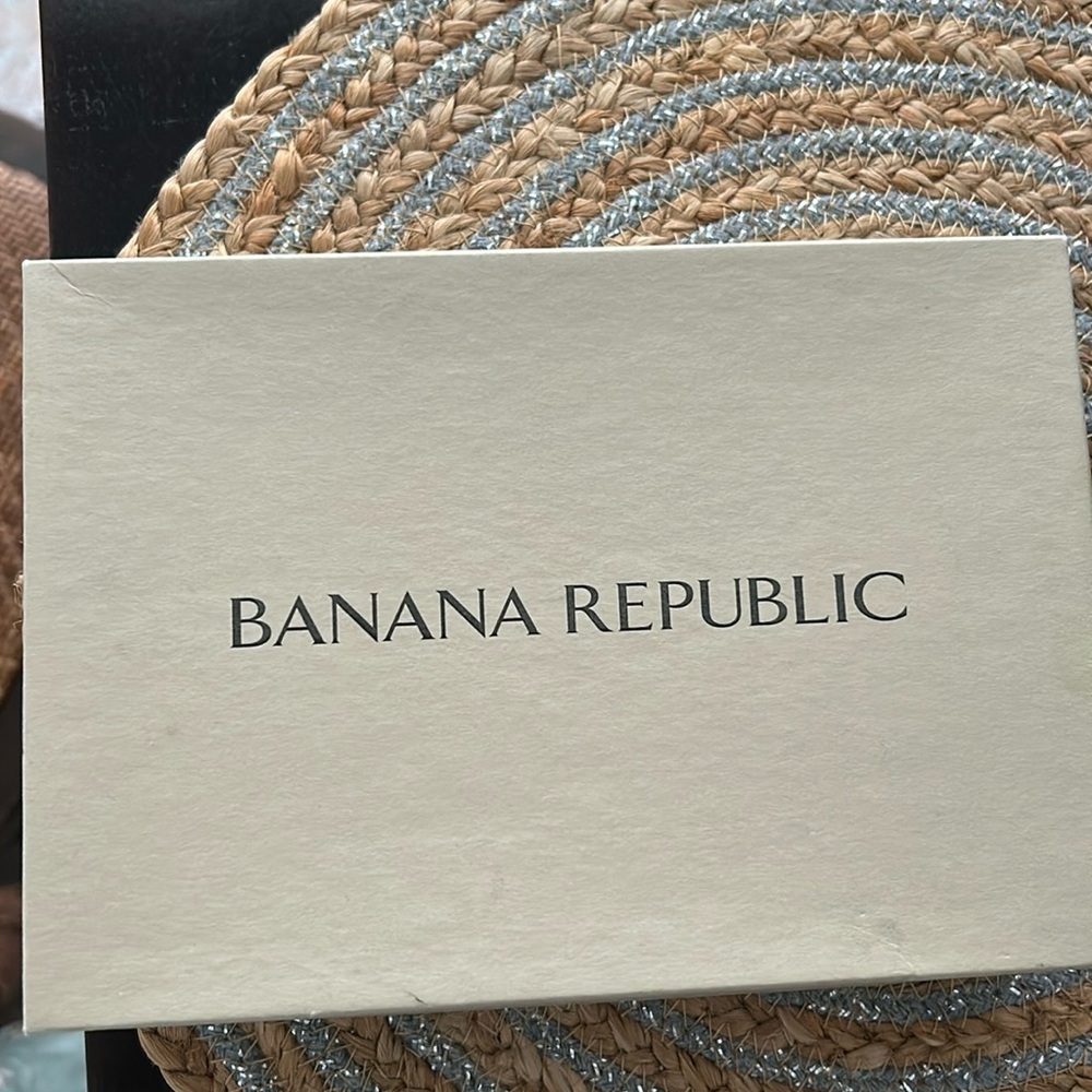 Brand new in box banana republic turquoise colored necklace. Hard plastic resin.